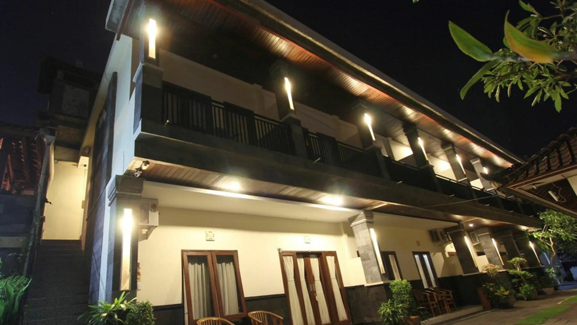 Surya Inn Kuta Lombok Πανσιόν